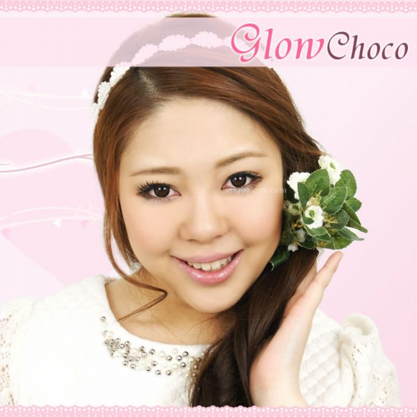 a beautiful girl with Glow Choco (Big) Contact Lenses 02