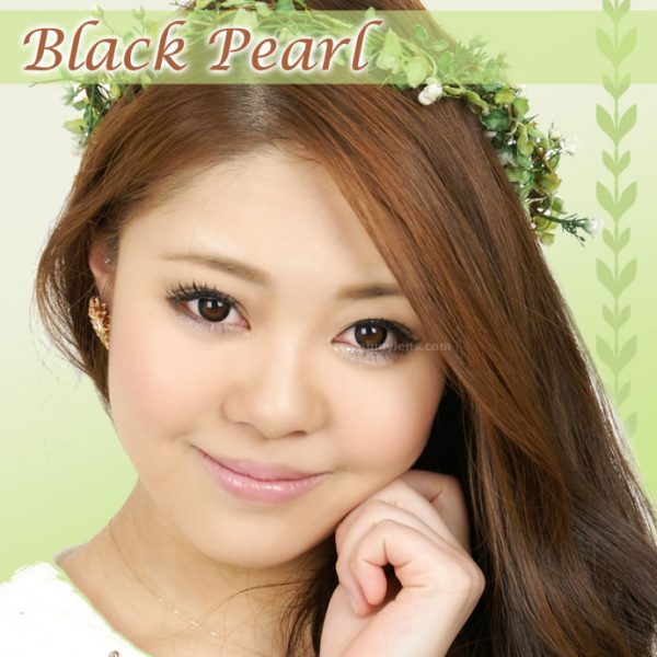 a beautiful girl with Black Pearl Contact Lenses 02