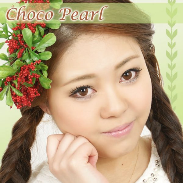 a beautiful girl with Choco Pearl Contact Lenses 03